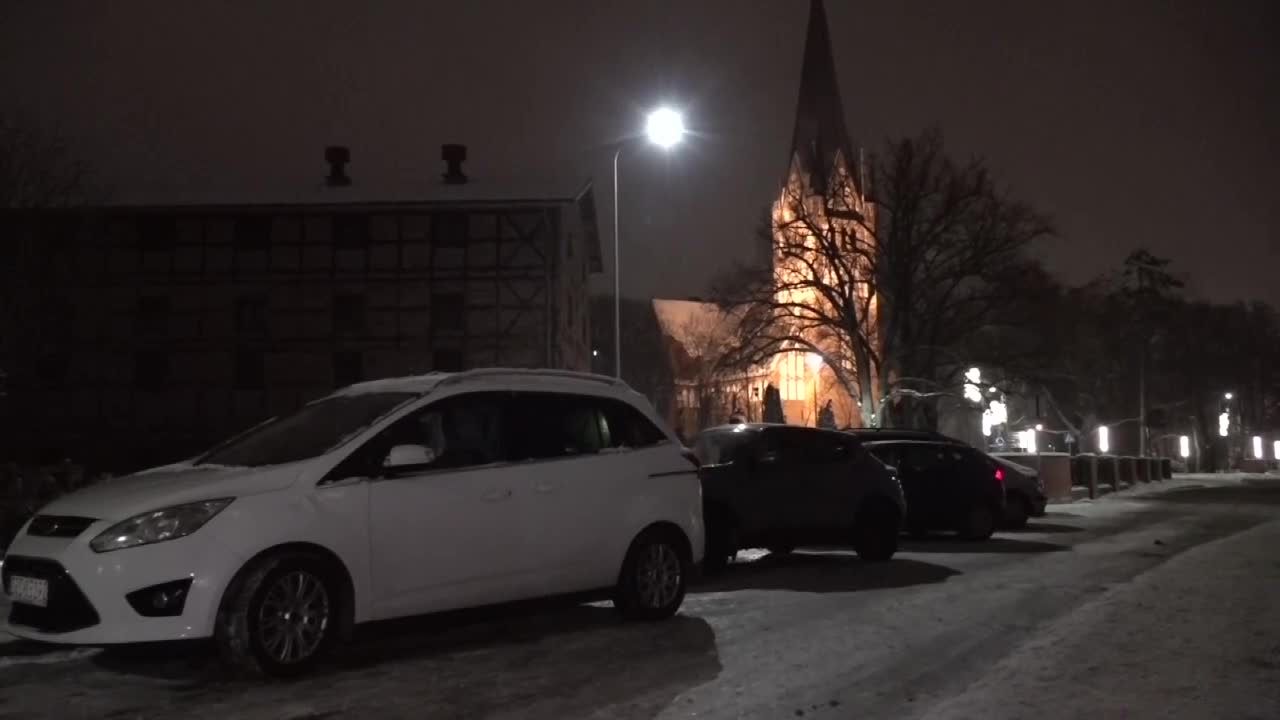 Zarzuty za uszkodzenie kilku samochodów w Szczecinku. Podejrzanemu grozi do 5 lat więzienia