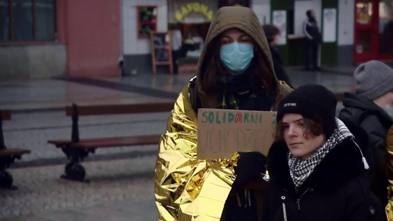 Młodzi aktywiści zorganizowali w Białymstoku demonstrację w geście solidarności z uchodźcami