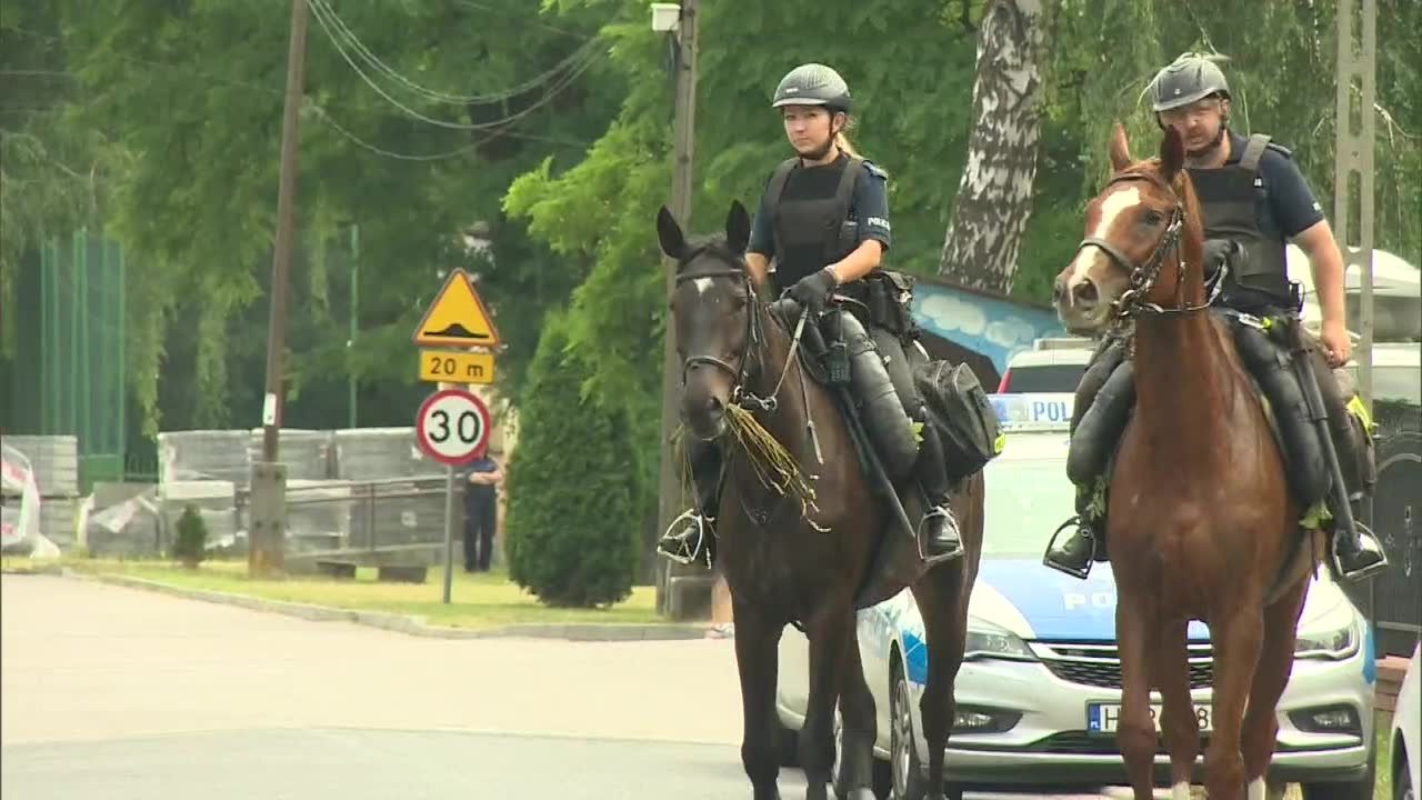 Trwają poszukiwania sprawcy potrójnego morderstwa w Borowcach. Do akcji dołączyła grupa z Niemiec z psami