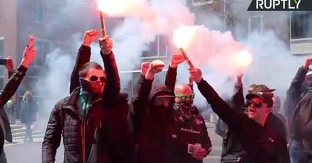 Protest przeciwko restrykcjom we wschodniej Holandii.