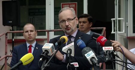 Minister zdrowia: Antyszczepionkowcy zagrażają polskiej państwowości