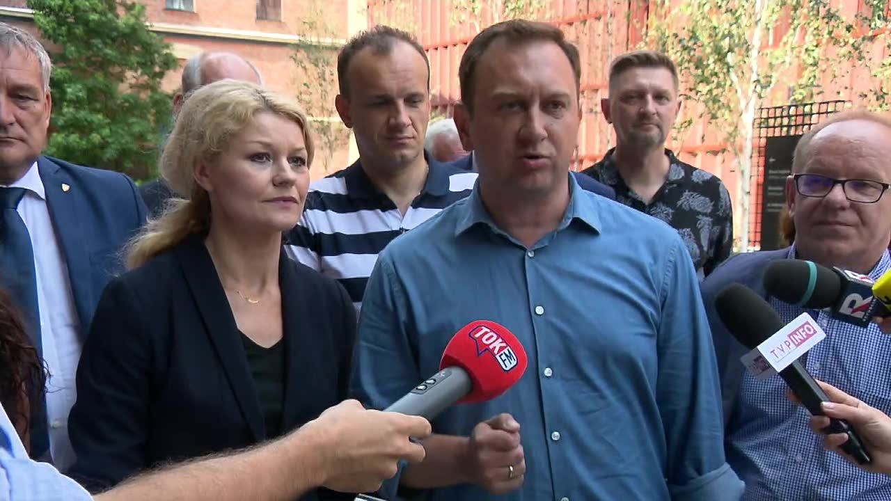 “Władku, nie idź drogą Kaczyńskiego”. Zawieszeni działacze lewicy apelują do lidera o dialog.