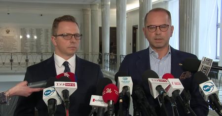 Posłowie PO o podwójnej sprzedaży tych samych respiratorów przez handlarza bronią: To swoista piramida