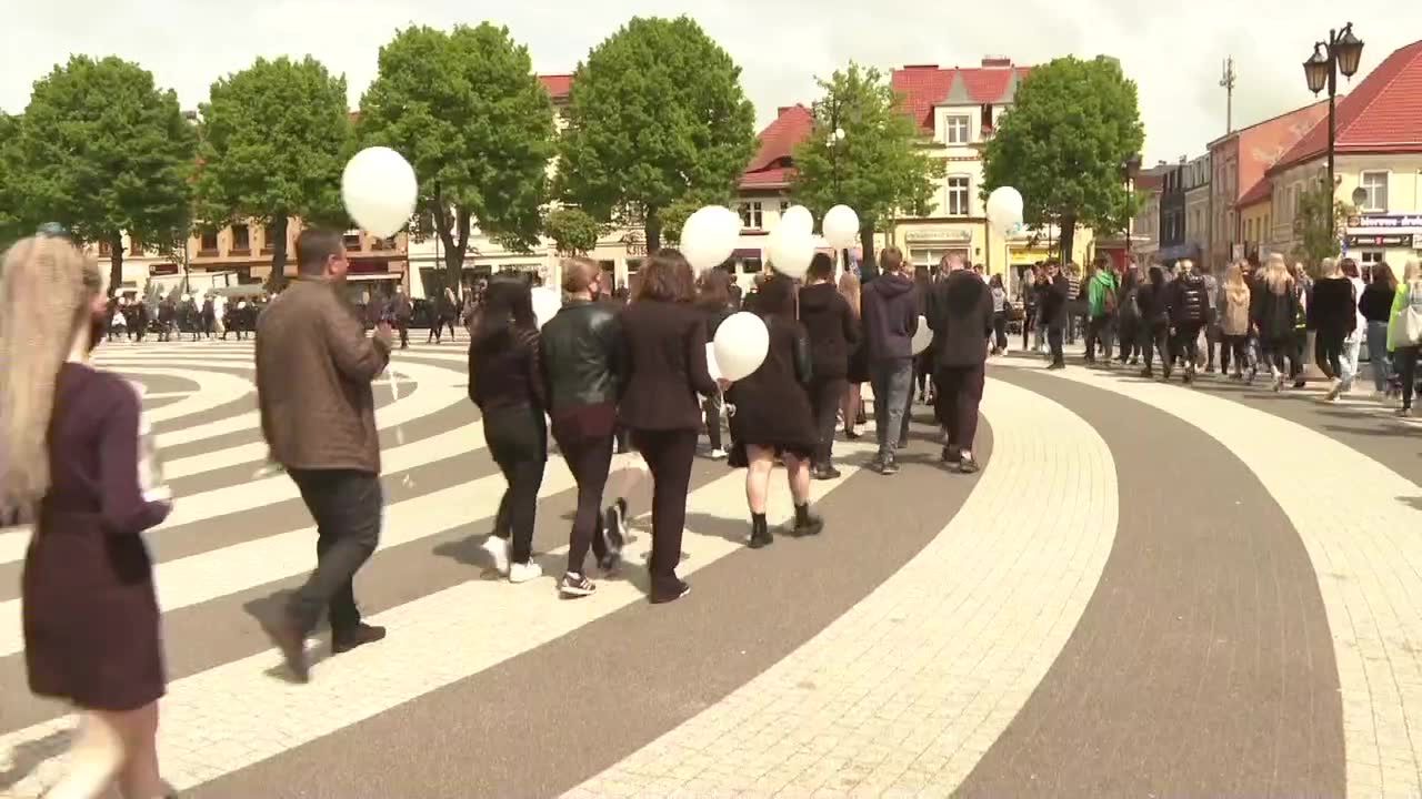 Marsz sprzeciwu, białe balony i łzy wzruszenia. W Gryficach uczniowie uczcili pamięć zamordowanej Magdy.