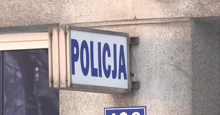 W spodenkach i klapkach na hulajnodze do szkoły