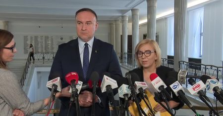 Adam Glapiński zaczepiony na molo w Sopocie, nagranie z rozmowy. Politycy komentują