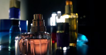 Perfumy - używasz ich źle. Jak dłużej utrzymać zapach?