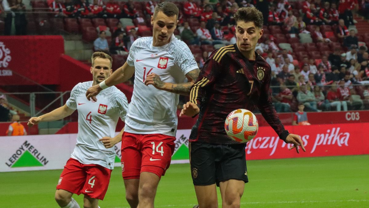 Jakub Kiwior (z lewej) i Kai Havertz