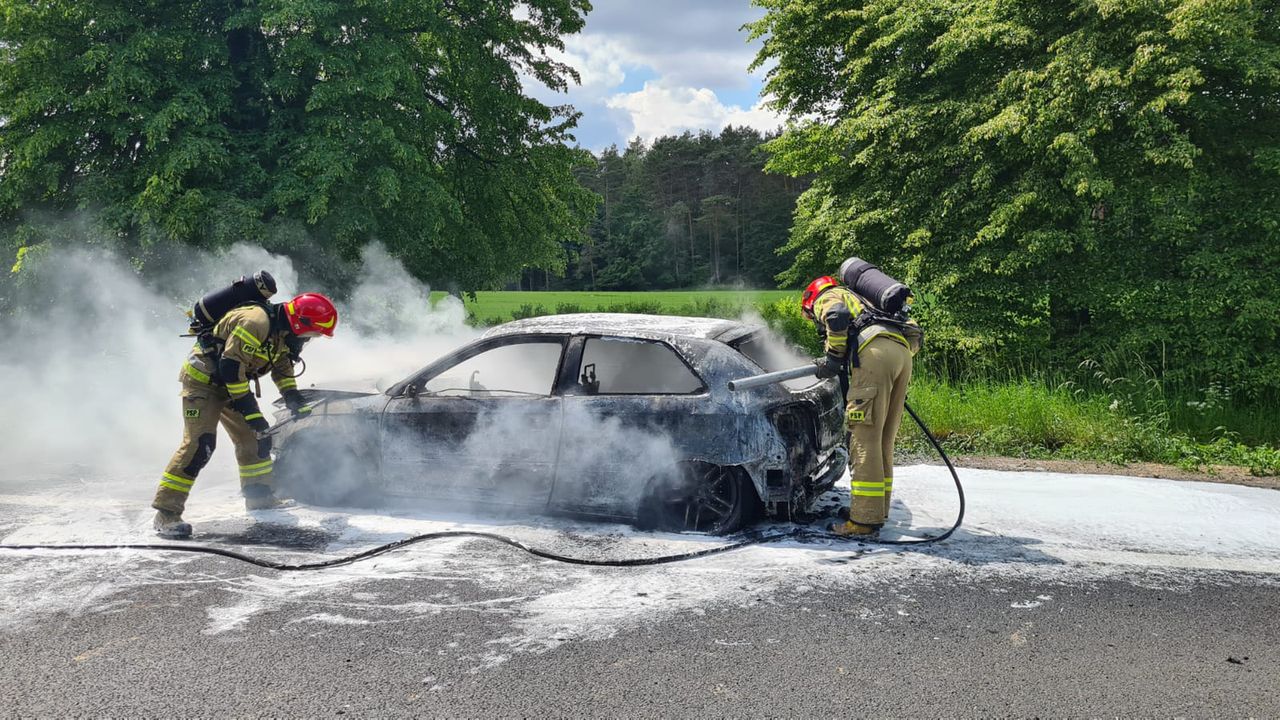Na DK11 zapalił się samochód