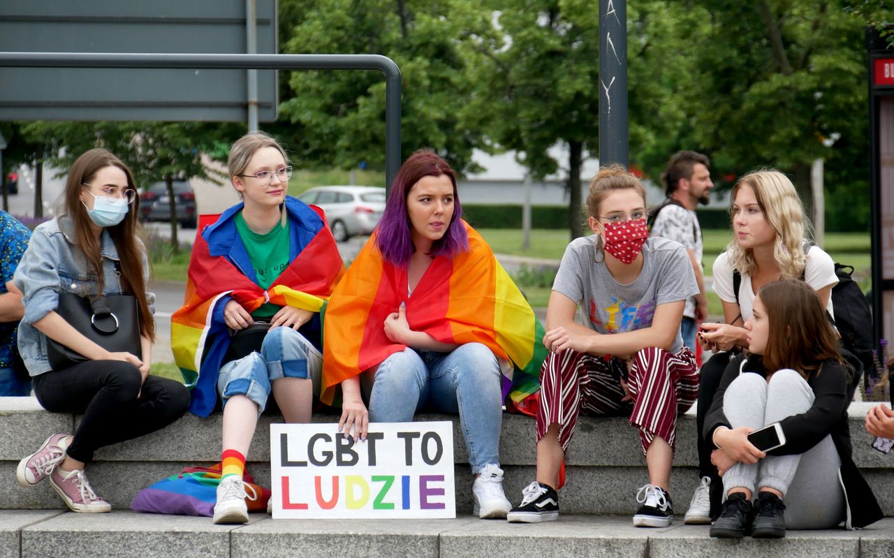 Tęczowy protest w Pile