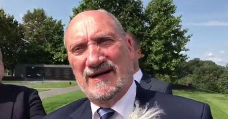 Macierewicz ostentacyjnie zignorował dziennikarza TVN. Zobacz nagranie
