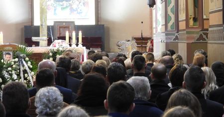 Pogrzeb po śmiertelnym wypadku w Warszawie. "Adam, nie takim bohaterem miałeś zostać"