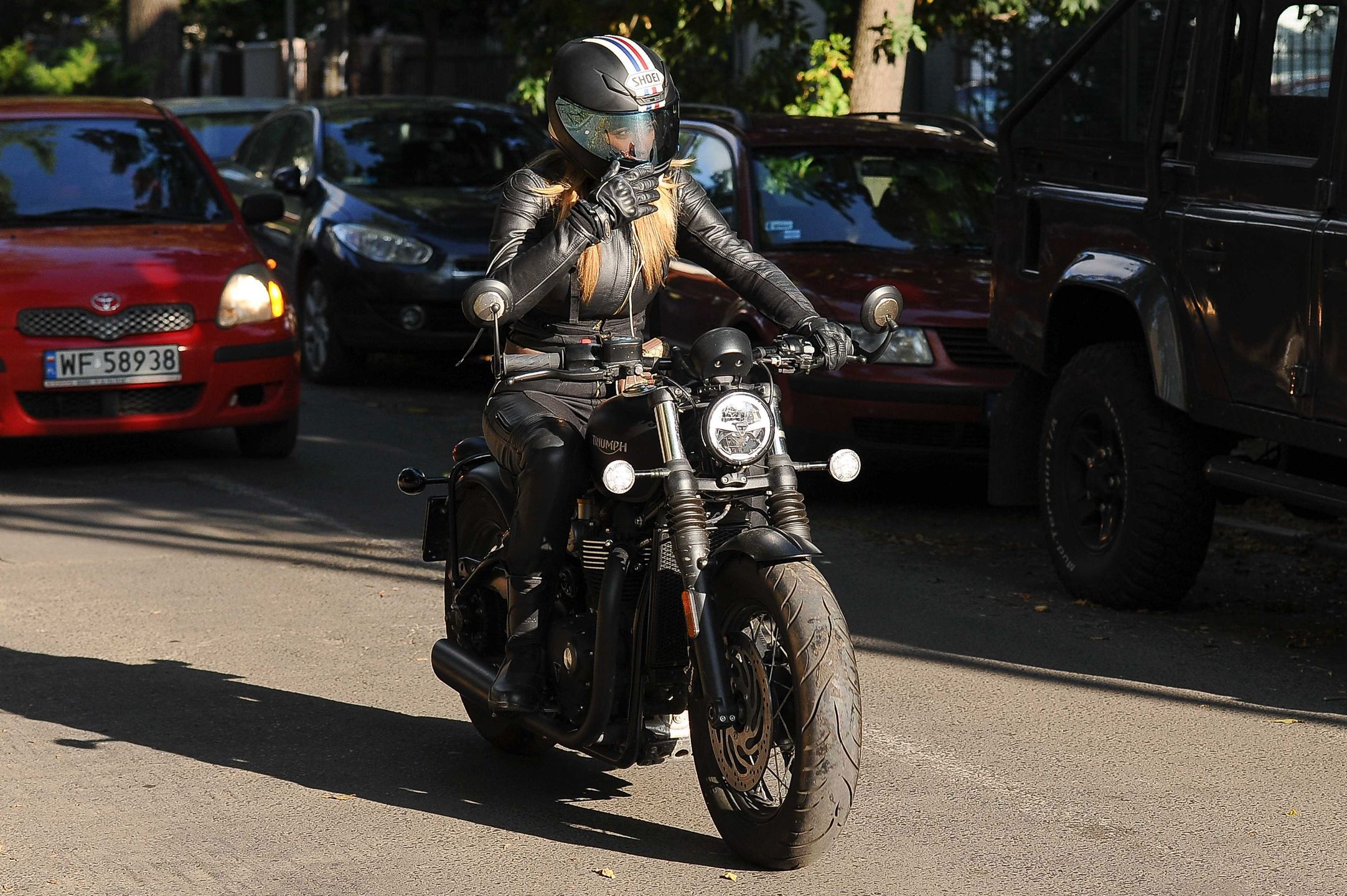 Marcelina Zawadzka podczas jazdy motocyklem
