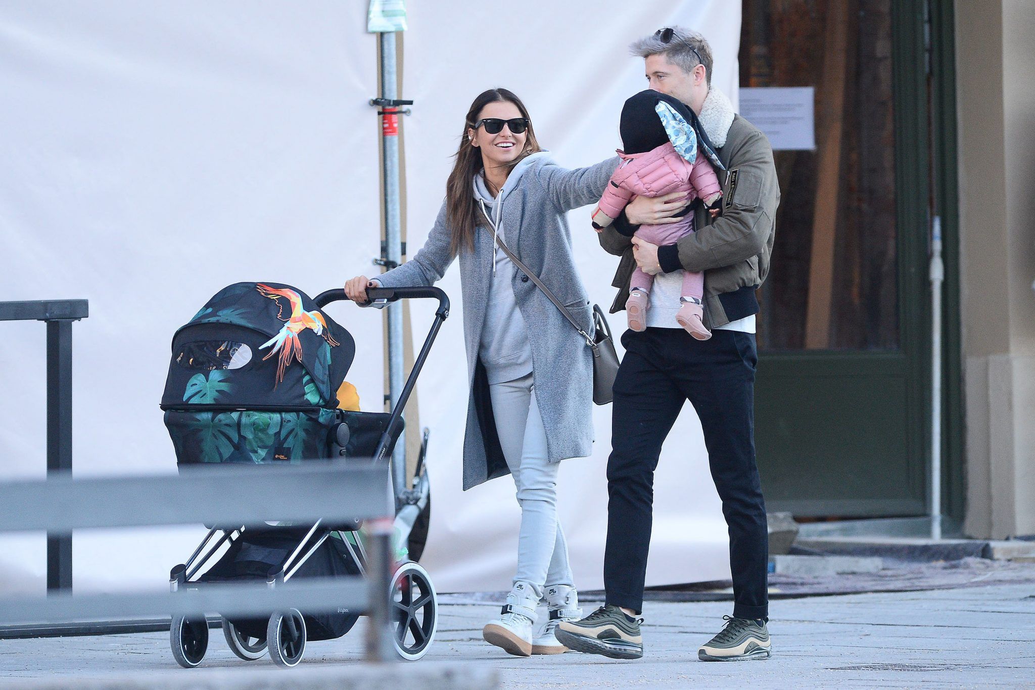 Robert i Ania Lewandowscy spacerują po centrum Monachium