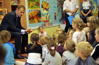 Premier spojrzał na sondaże. To przyczyna zmiany decyzji w sprawie przedszkoli?
