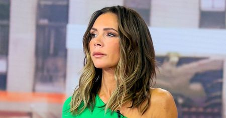 Poirytowana Victoria Beckham w sportowym stroju "przyłapana" na ulicach Londynu. Nie była zadowolona ze spotkania z paparazzi