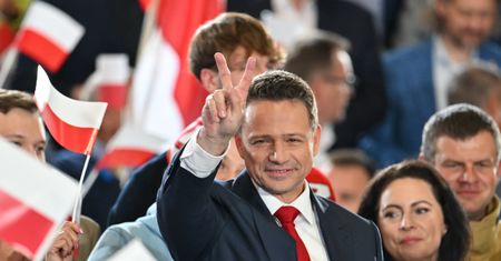 Rafał Trzaskowski triumfuje w miastach. Karol Nawrocki na wsi