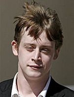 Macauley Culkin prosi o rękę