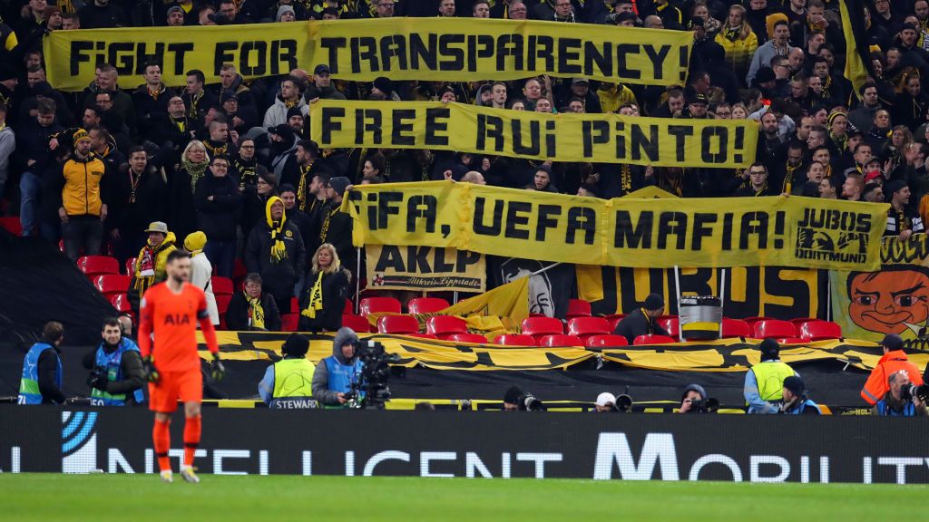 Kibice Borussi Dortmund opowiedzieli się za hakerem Rui Pinto
