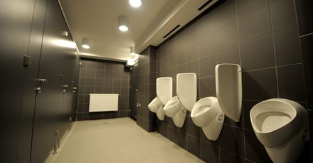 PKP "żeruje na popędach"? Sprawa WC na dworcach trafiła do Sejmu