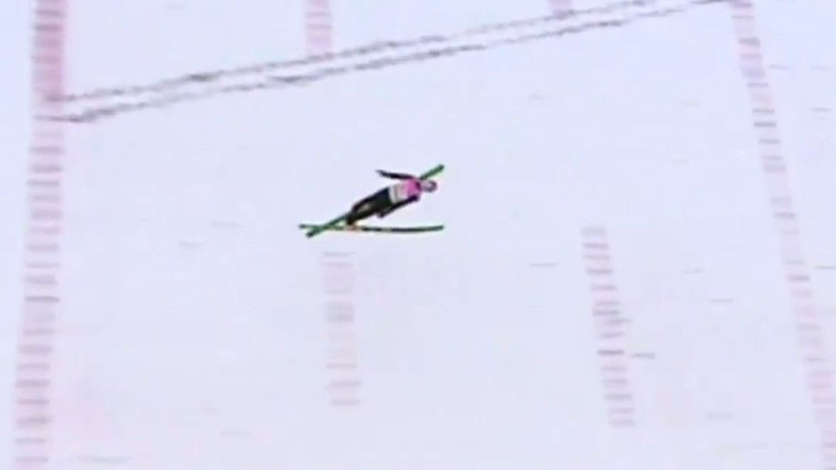 Zdjęcie okładkowe artykułu: Twitter / TVP Sport / Na zdjęciu: Sigurd Pettersen bije rekord skoczni w Oberstdorfie w 2003 r. (143,5 m)
