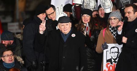 Co trzeci wyborca PiS mówi: "dość". Koniec przywództwa w partii?