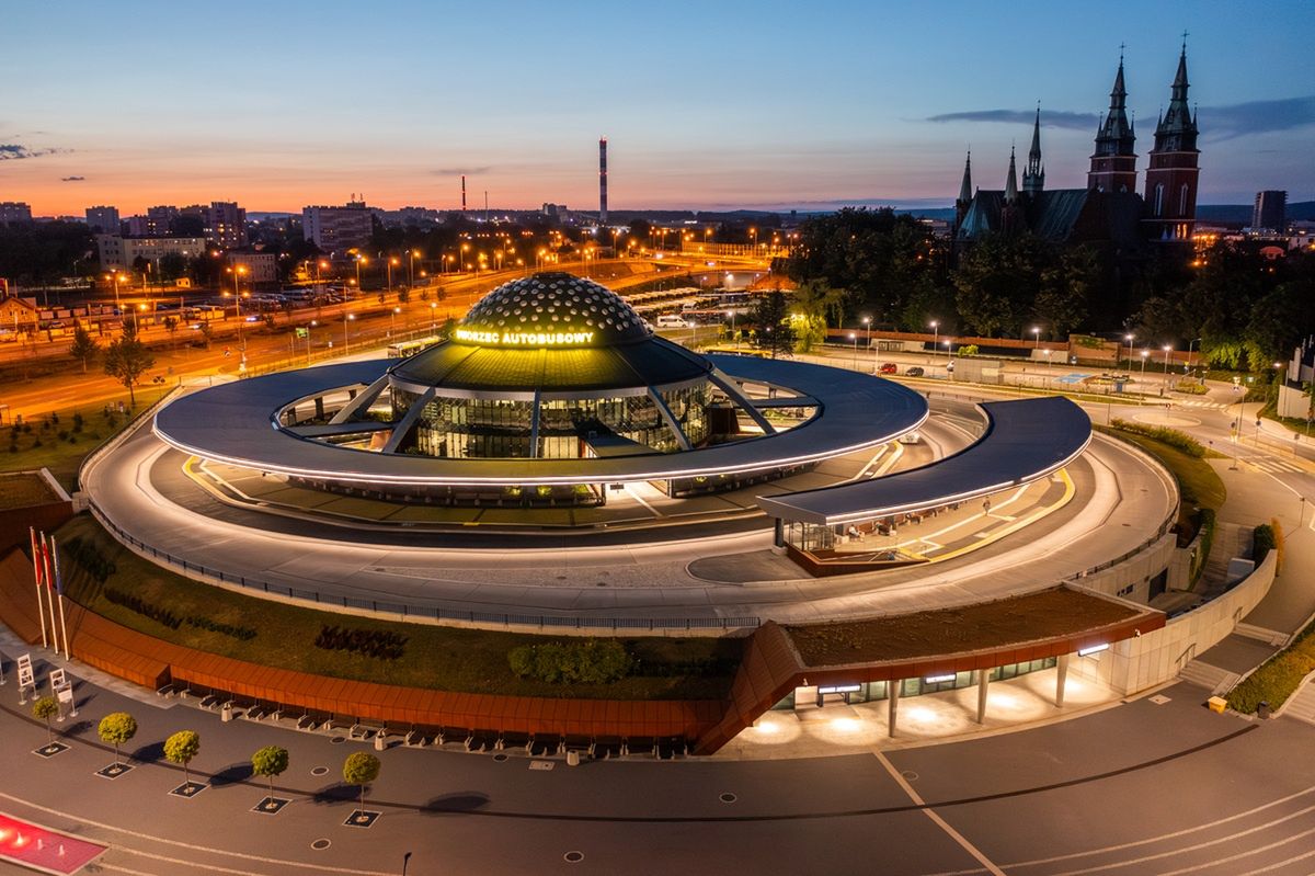 Centrum komunikacyjne przy słynnym UFO w Kielcach, źródło MFiPR.