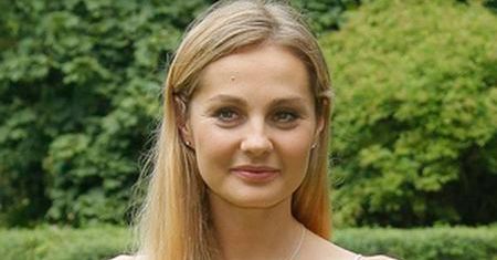 "Przyjaciółki": Małgorzata Socha w zwiewnej kreacji na planie hitu Polsatu