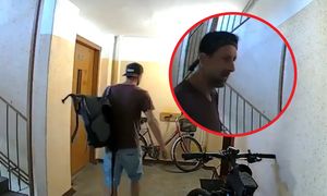 Kręcił się po klatce schodowej. Wszystko się nagrało. Policja szuka tego mężczyzny