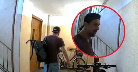 Kręcił się po klatce schodowej. Wszystko się nagrało. Policja szuka tego mężczyzny