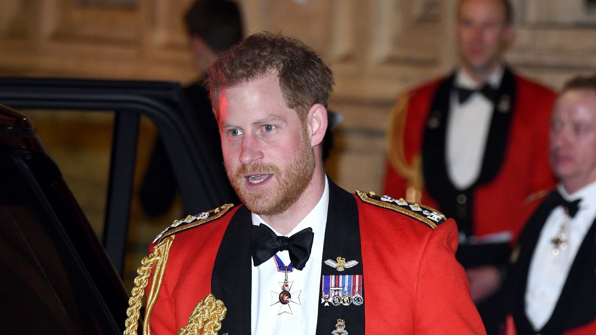 Książę Harry wrócił do ojczyzny na pogrzeb dziadka.