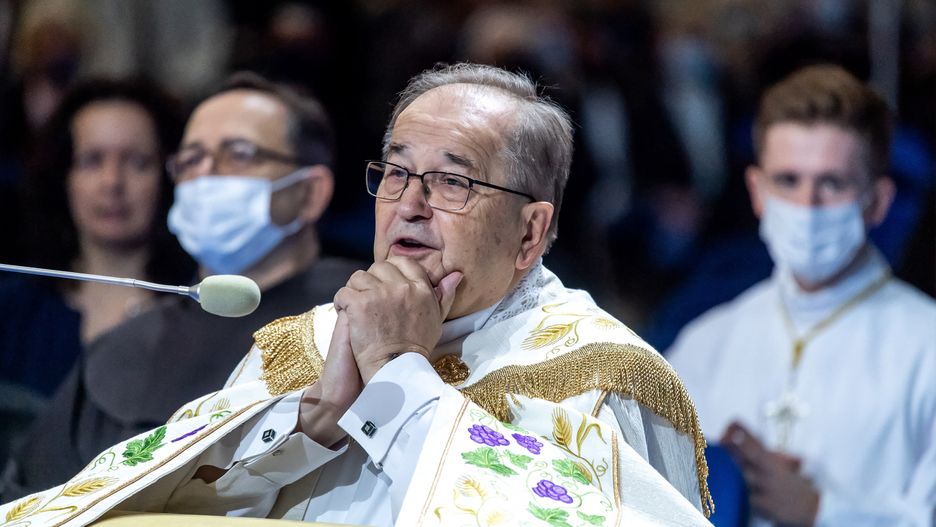 Toruń, 04.12.2021. Założyciel i dyrektor Radia Maryja oraz TV Trwam o. Tadeusz Rydzyk bierze udział w medytacji pierwszosobotniej w hali widowiskowo-sportowej Arena Toruń, 4 bm. Trwają uroczyste obchody 30-lecia Radia Maryja. (aldg) PAP/Tytus Żmijewski