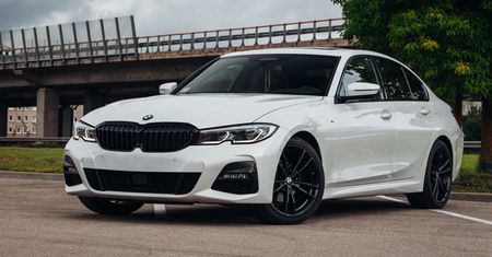 "Parkować z dala od budynków". BMW wzywa setki tysięcy aut do serwisu, również w Polsce