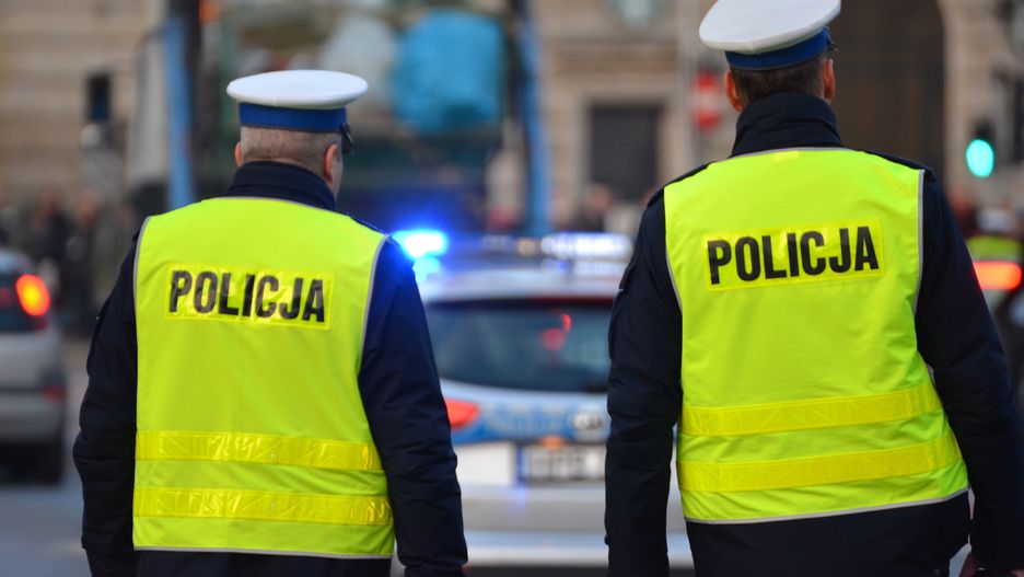 policjanci. ruchu, drogowego, dwóch, patrol, spacer, obserwacja, kamizelka, policjantka, odblaskowa, zgromadzenie, ulica, policja, szyk, blokada, ulicy, prewencja, policjant, funkcjonariusz, polska, tarcze, tarcza, gaz, tyraliera, na sygnale, strajk, marsz, covid-19, noc, miasto, regulacja ruchem, drogówka, pieczarki, radar, miernik, iskra, mandat, kara, wypadek