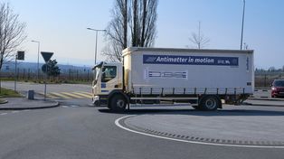 Po raz pierwszy przewieziono antyprotony. Wytrzymały jeszcze miesiąc