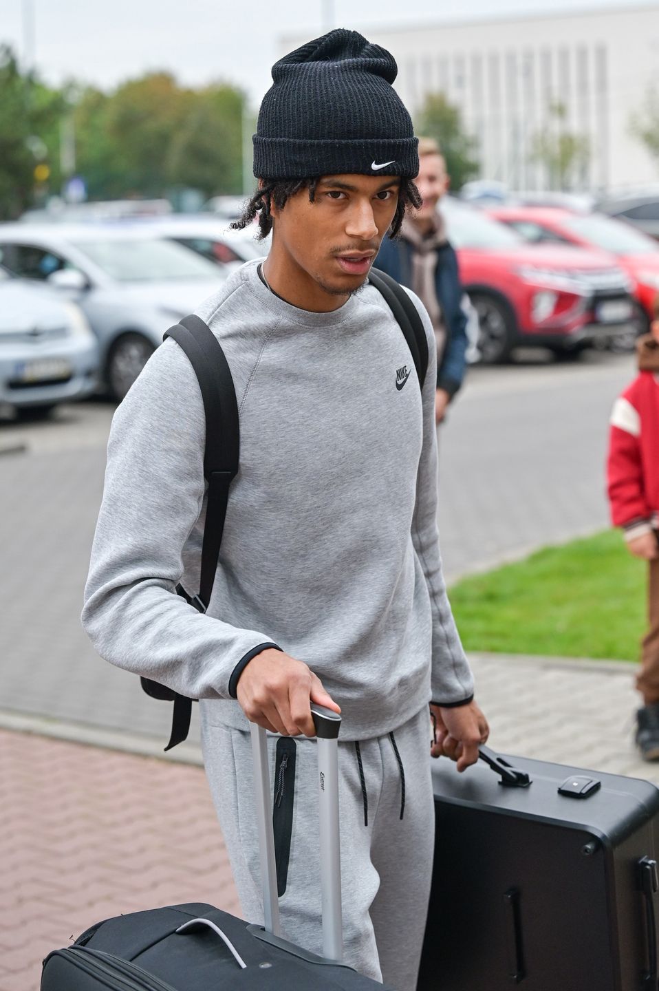 Wystrojeni piłkarze szpanują markowymi dodatkami na zgrupowaniu