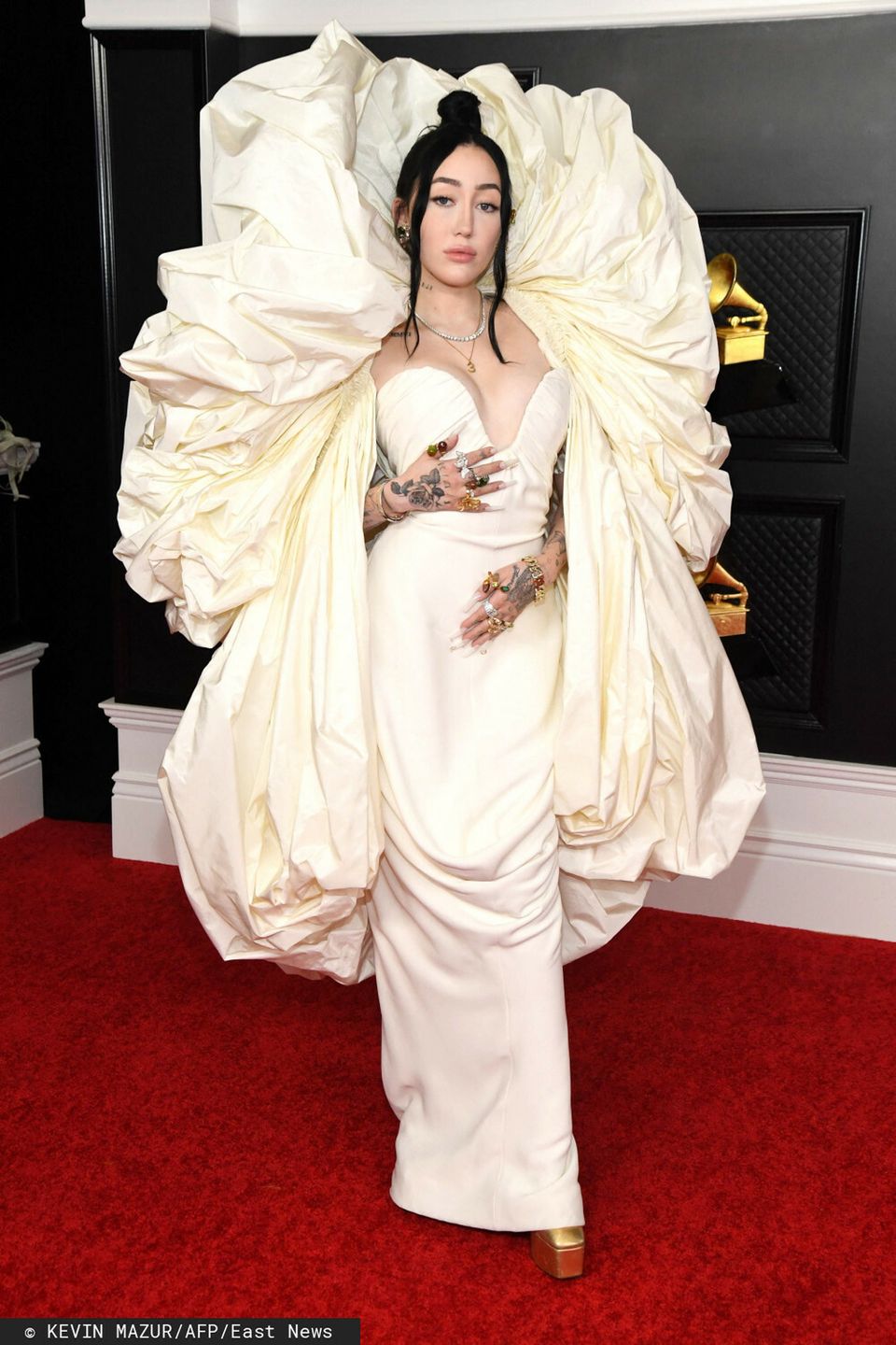 Billie Eilish – Grammy 2021, kreacja: Schiaparelli