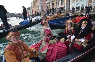 Karnawał w Wenecji pod hasłem "Żyj kolorowo"