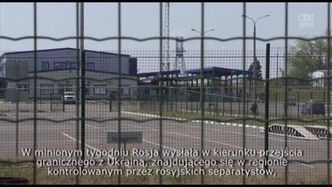 Rosyjski konwój z pomocą parkuje niedaleko granicy rosyjsko - ukraińskiej