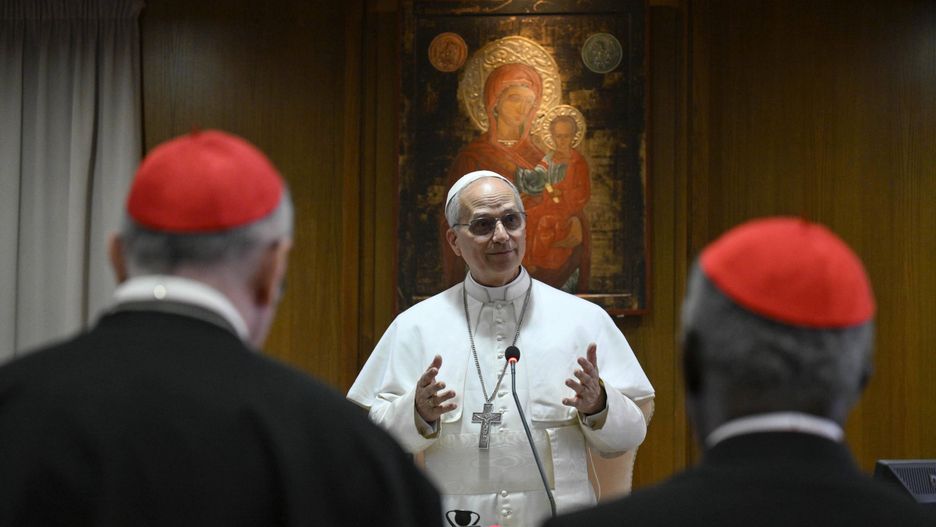 Pope Leo XIV at the Vatican
epa12088348 A handout picture provided by the Vatican Media shows Pope Leo XIV (C) gesturing as he attends a meeting with cardinals in Vatican City, 10 May 2025. Cardinal Robert Francis Prevost was elected to become Pope Leo XIV by the conclave at the Vatican on 08 May 2025.  EPA/VATICAN MEDIA HANDOUT  HANDOUT EDITORIAL USE ONLY/NO SALES 
Dostawca: PAP/EPA.
VATICAN MEDIA HANDOUT
Vatican, new, Pope Leo XIV, pope