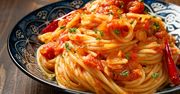 Ekspresowy makaron z pomidorami. Przygotujesz na obiad w 15 minut