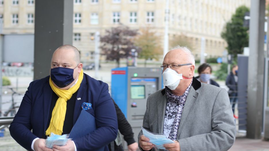 Koronawirus w Polsce. Żółta strefa to nie przelewki. MPK Wrocław apeluje o zakładanie maseczek 