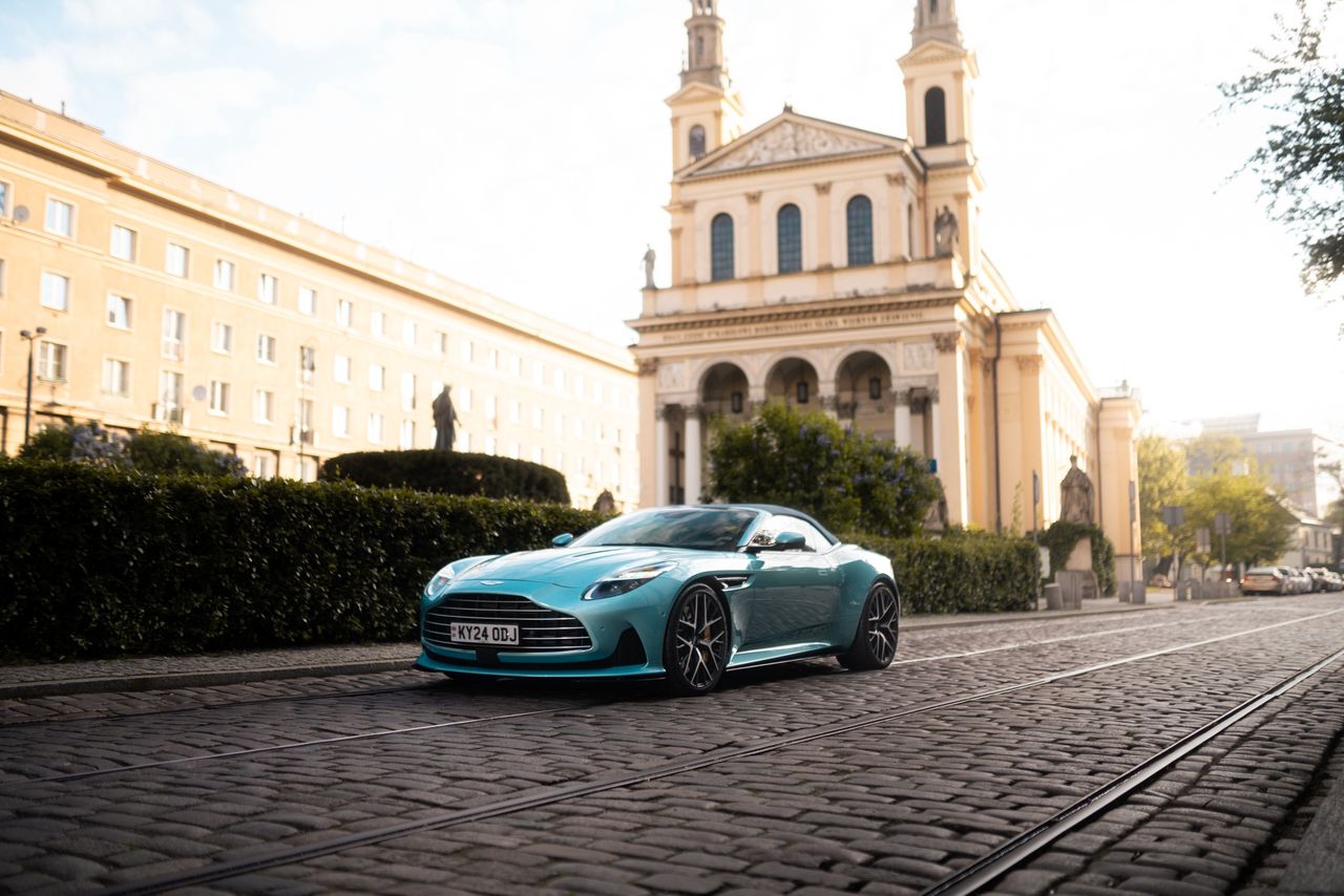 Aston Martin DB12 Volante