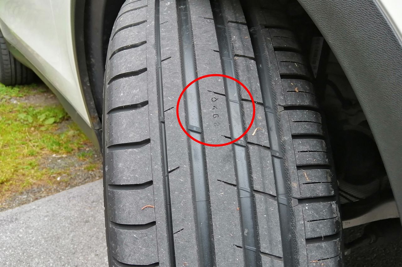 "Mysterious" numbers on the tire tread