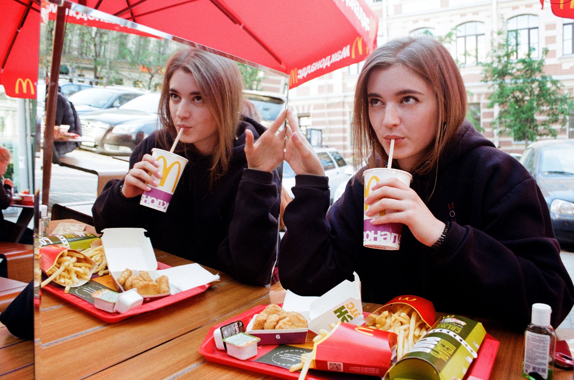 Rosjanka pozywa McDonald’s za zdjęcie burgera. Przez nie złamała post 1