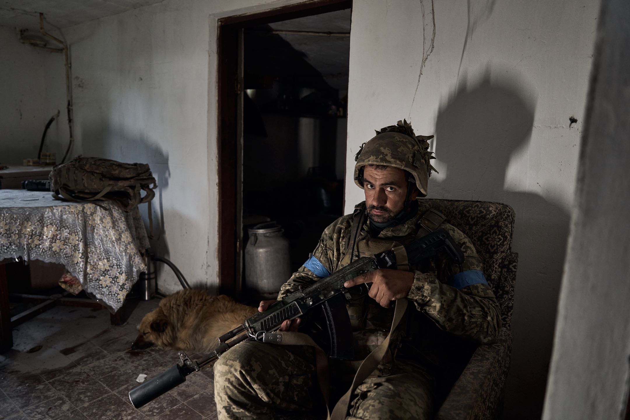 VOVCHANSK, UKRAINE - MAY 20: A Ukrainian soldier assumes position as the assault brigade defend the frontline in the Ukrainian boarder city of Vovchansk, in Chuhuiv Raion, Kharkiv Oblast, which is bombarded daily by heavy artillery on May 20, 2024 in Vovchansk, Ukraine. In recent days, Russian forces have gained ground in the Kharkiv region, an area that Ukraine had largely reclaimed in the months following Russia's initial large-scale invasion in February 2022.(Photo by Kostiantyn Liberov/Libkos/Getty Images)