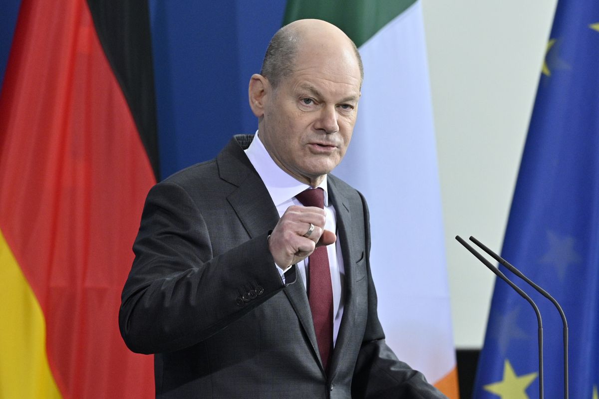 Scholz broni rozmów z Putinem. "Będę to nadal robić" 