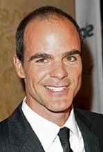 "House of Cards": Michael Kelly w domku z kart