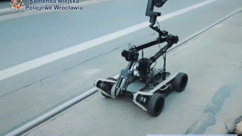 Wrocław. 45-latek chciał zrobić żart? Miał atrapę bomby