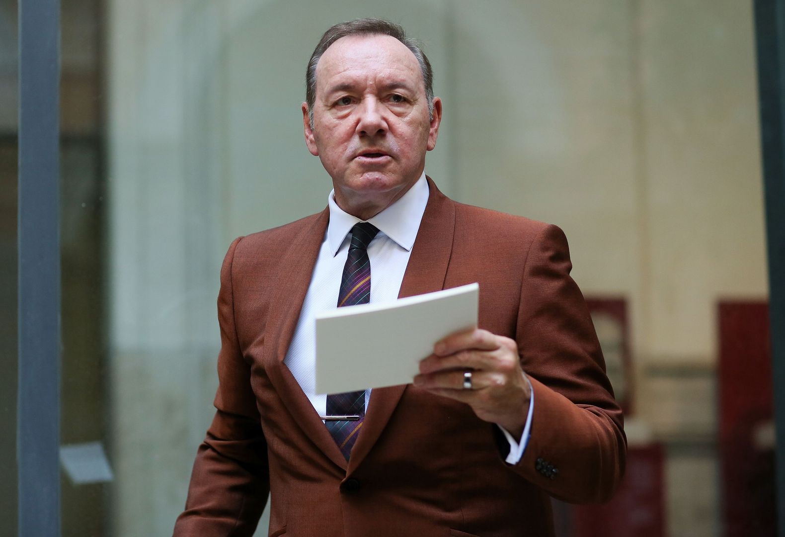 Kevin Spacey na ponad 5 lat zapadł się pod ziemię. Teraz wraca na ekrany